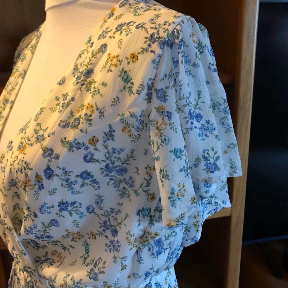 👗EUC Trixxi floral dress - Picture 7 of 8